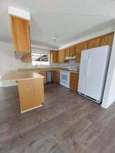 410 NE Candy Ln in Grants Pass, OR - Building Photo - Building Photo