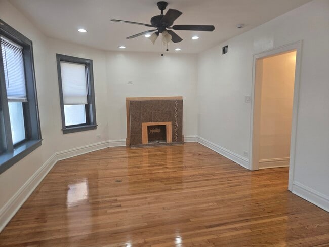 1019 N Trumbull Ave in Chicago, IL - Building Photo - Building Photo