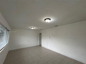 2804 SW 35th Ave in Miami, FL - Building Photo - Building Photo