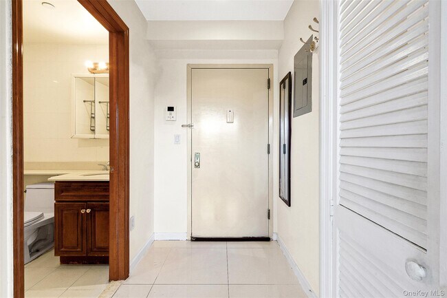64-63 Austin St in Queens, NY - Building Photo - Building Photo