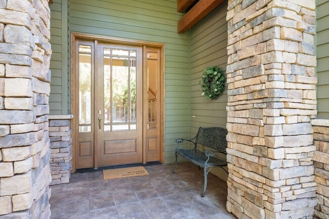 61691 Metolius Dr in Bend, OR - Building Photo - Building Photo