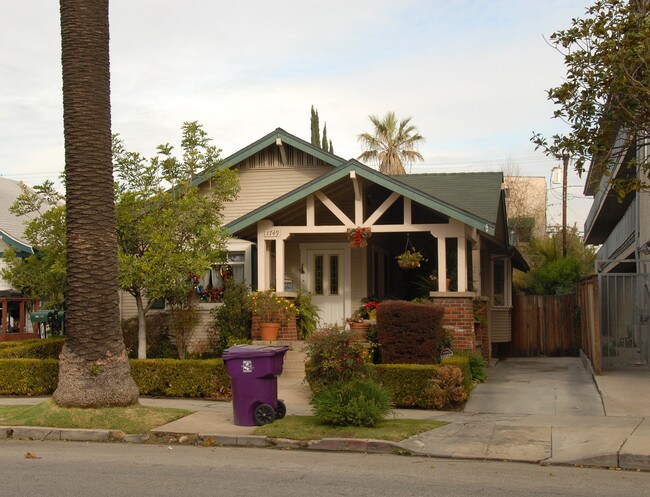 1749 E 3rd St in Long Beach, CA - Foto de edificio - Building Photo