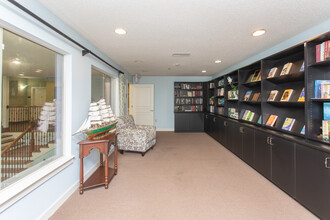 Galleria Manor Senior Apartments in Smyrna, GA - Foto de edificio - Interior Photo