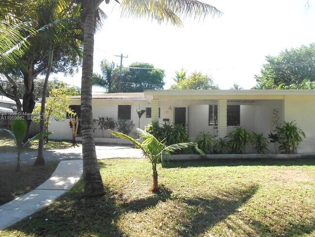180 NE 128th St in North Miami, FL - Building Photo - Building Photo