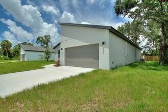 3310 Traverse Ave in North Port, FL - Building Photo - Building Photo