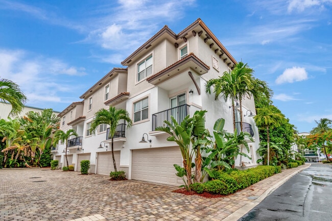 property at 2682 N Federal Hwy