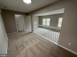 4924 McFarland Dr in Fairfax, VA - Foto de edificio - Building Photo