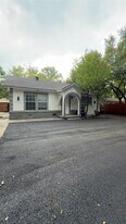 306 Broadmoor Ave in Arlington, TX - Building Photo