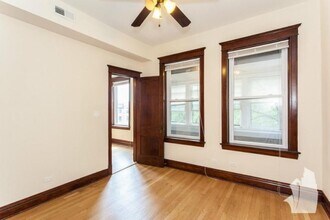 1438 W Addison St in Chicago, IL - Building Photo - Building Photo