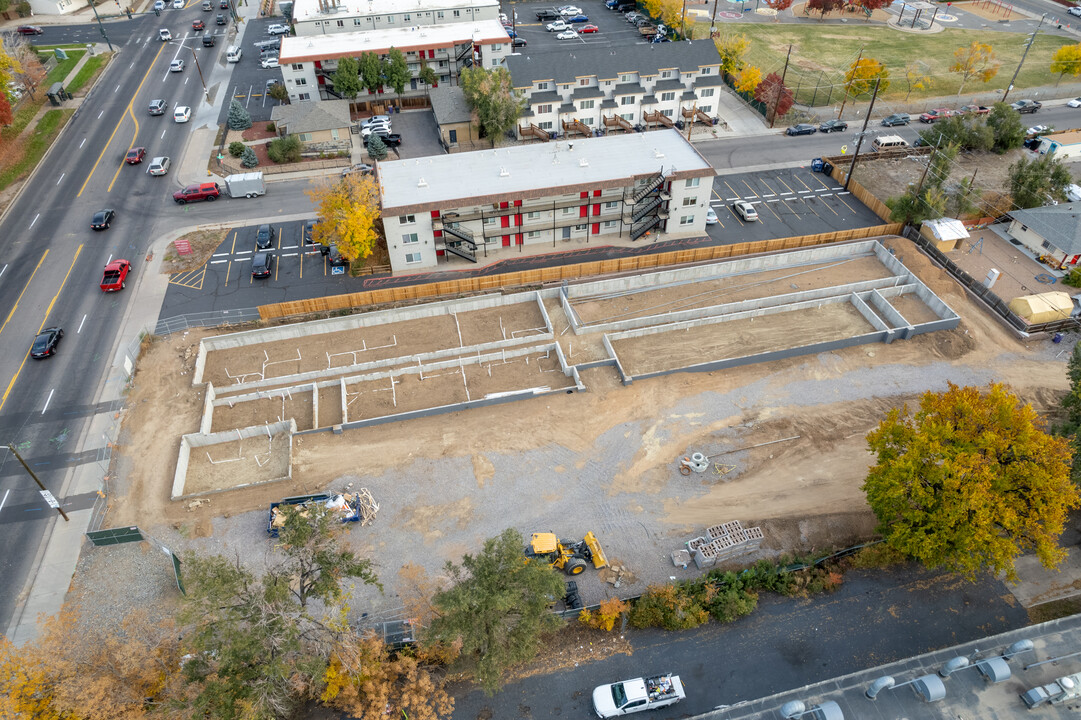 South Federal Flats Apartments in Denver, CO - Building Photo