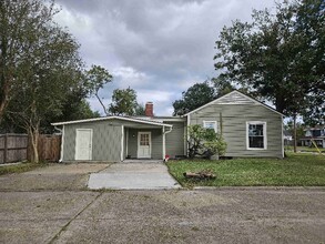 717 Kirby Ln in Lake Charles, LA - Foto de edificio - Building Photo