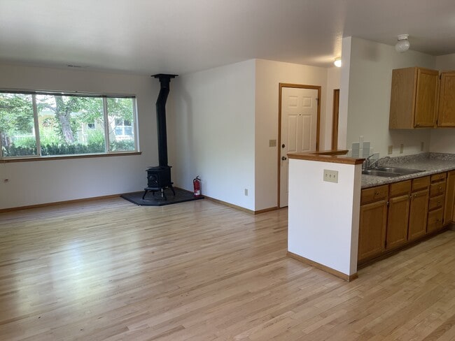 1388 Mill Pond Rd in Ashland, OR - Building Photo - Building Photo
