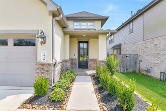 1439 Northwood Blf Ln in Pinehurst, TX - Building Photo - Building Photo