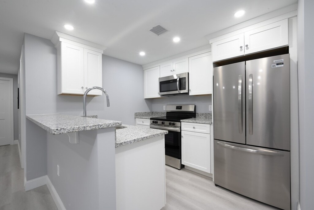 245 Elm St in Braintree, MA - Building Photo