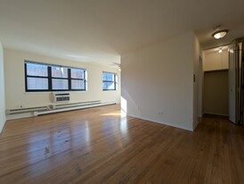 655 W Wrightwood Ave, Unit 316 Apartments