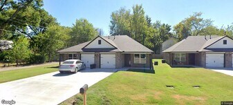 304 NE 4th St in Pryor, OK - Building Photo