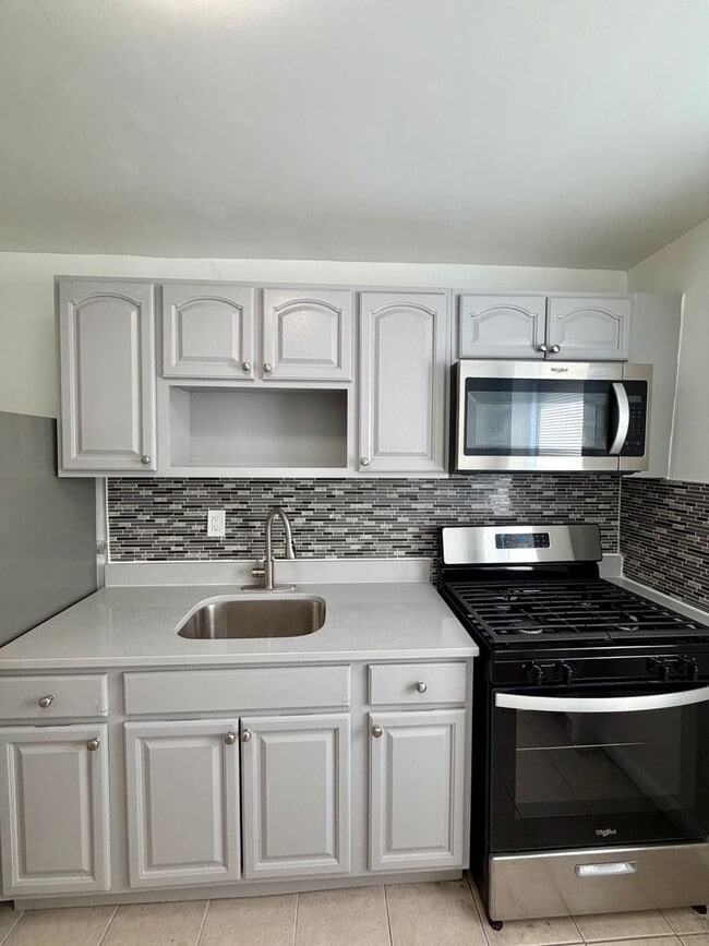 242 Prospect Street in East Orange, NJ - Building Photo - Interior Photo