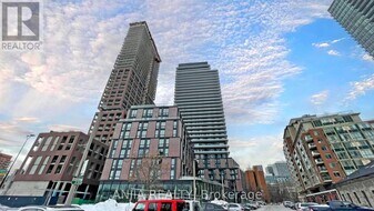 35 Parliament St in Toronto, ON - Building Photo