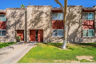 8331 E Thomas Rd in Scottsdale, AZ - Building Photo