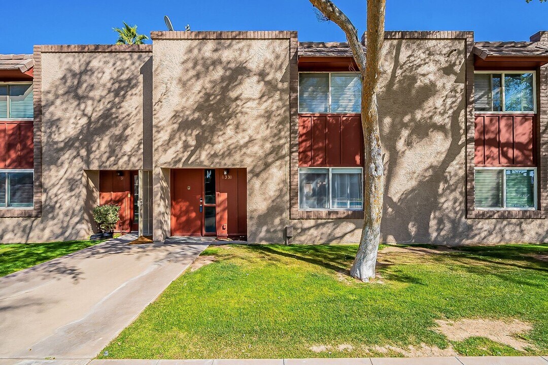 8331 E Thomas Rd in Scottsdale, AZ - Building Photo
