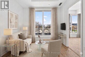 500 Plains Rd E in Burlington, ON - Building Photo - Building Photo