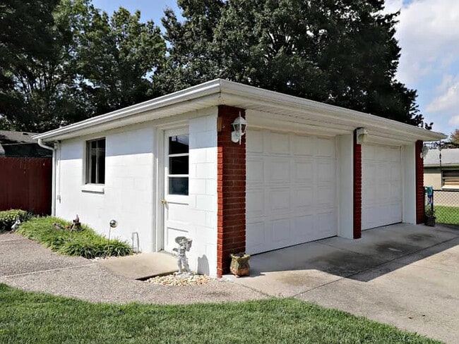 4410 Estate Dr in Louisville, KY - Foto de edificio - Building Photo