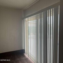 333 Mariana Cir in El Paso, TX - Building Photo - Building Photo