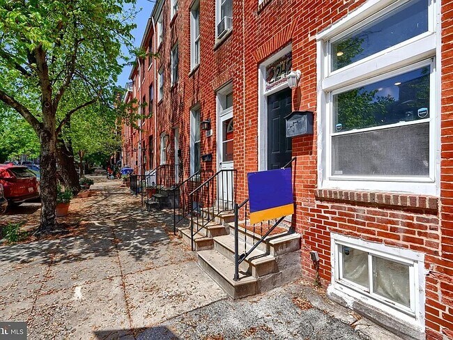 2242 E Fairmount Ave in Baltimore, MD - Building Photo - Building Photo