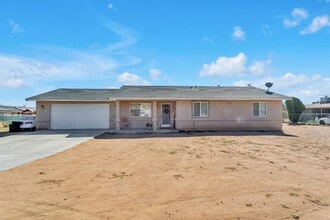 15877 Serrano Rd in Apple Valley, CA - Building Photo - Building Photo