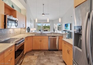 4650 Yacht Harbor Dr in Naples, FL - Building Photo - Building Photo