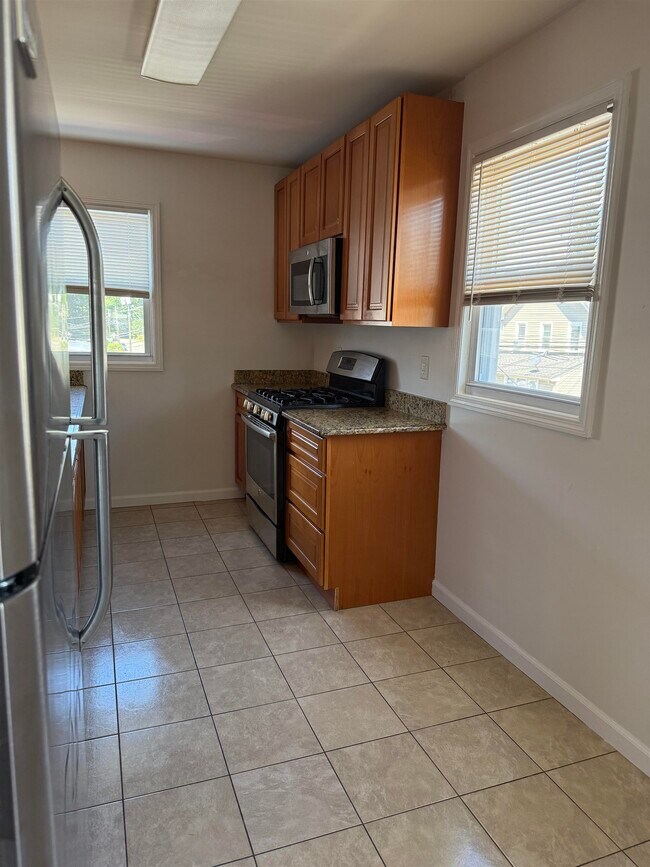 16-18-18 N Front St in Bergenfield, NJ - Building Photo - Building Photo