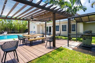 1307 Rodman St in Hollywood, FL - Foto de edificio - Building Photo