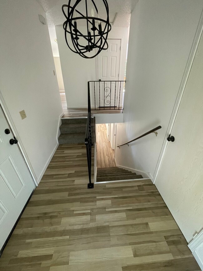 1922 87th Avenue Ct W in University Place, WA - Foto de edificio - Building Photo