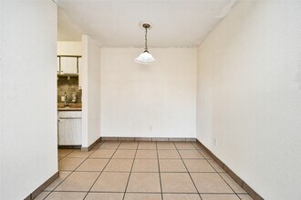 10211 Sugar Branch Dr in Houston, TX - Foto de edificio - Building Photo