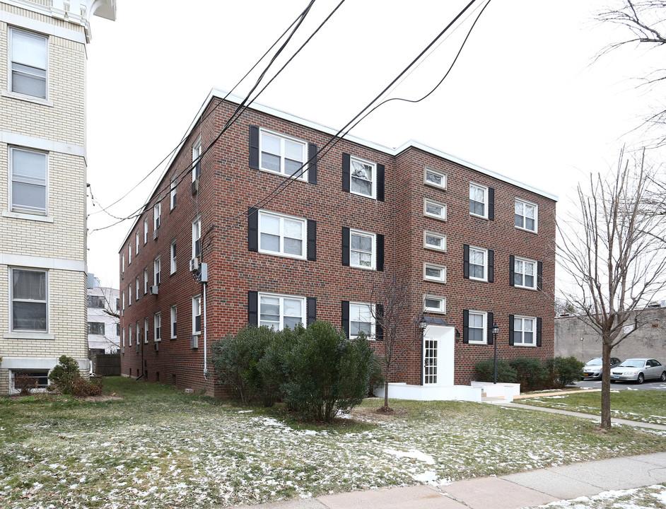 18 Sherman St in Hartford, CT - Building Photo