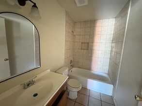 1305 Tilden Ave-Unit -5 in Laredo, TX - Building Photo - Building Photo