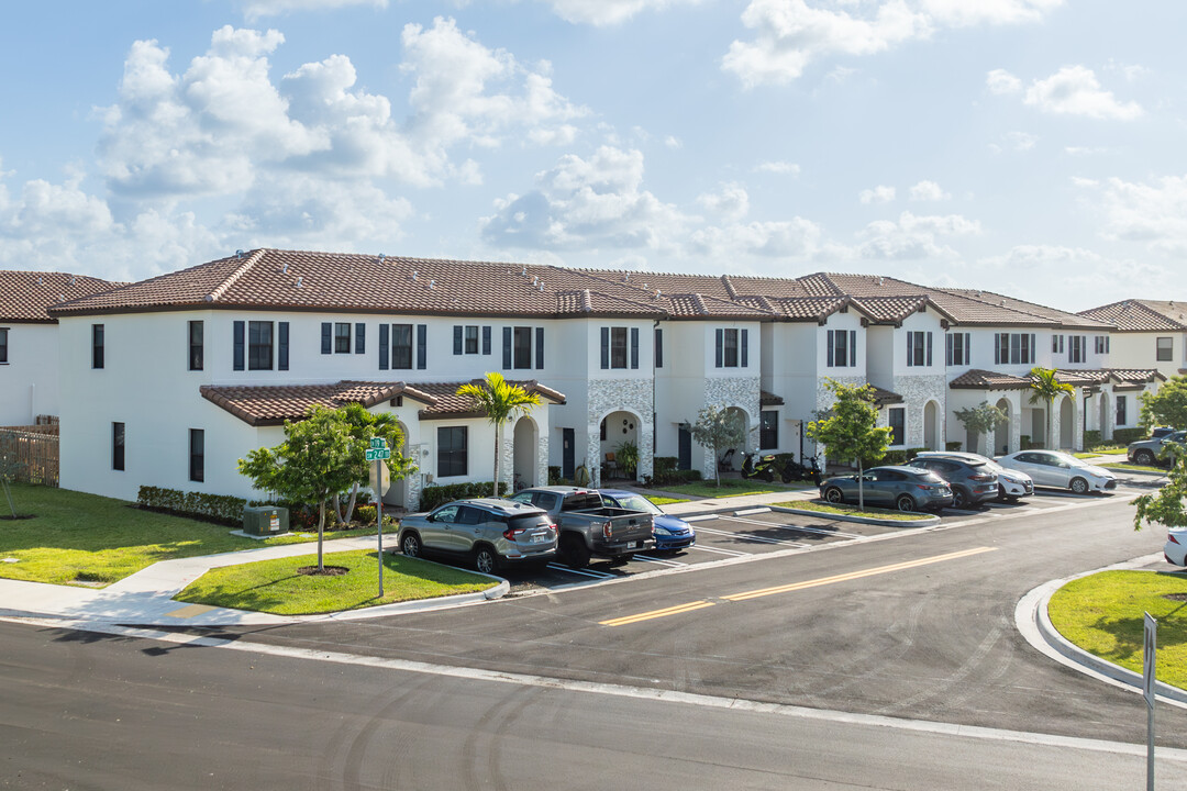 Lennar at Corsica in Princeton, FL - Building Photo