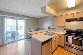 14252 E Hawaii Cir in Aurora, CO - Building Photo - Building Photo