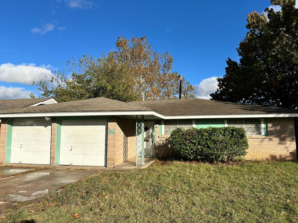 2248 Laneway Cir in Oklahoma City, OK - Building Photo