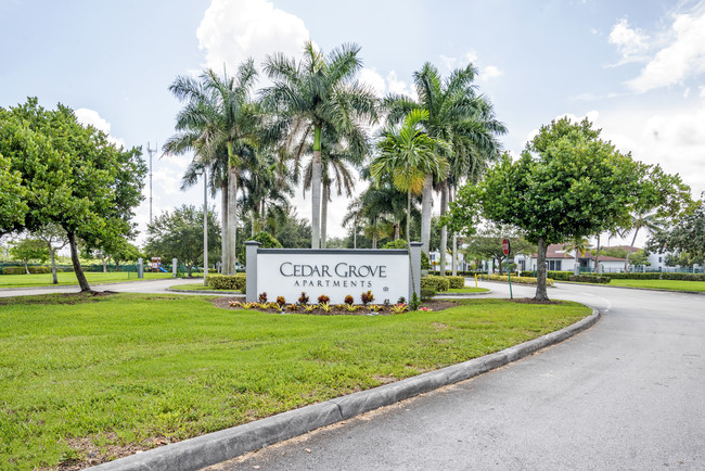 Cedar Grove Apartments in Miami Gardens, FL - Building Photo - Building Photo