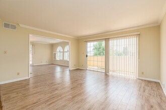 400 N Hollywood Way in Burbank, CA - Building Photo - Interior Photo