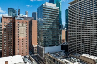 550 N Saint Clair St in Chicago, IL - Building Photo