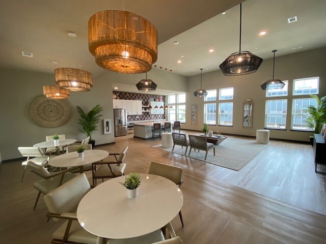 Canova Palms 55+ Living in Irving, TX - Foto de edificio - Building Photo