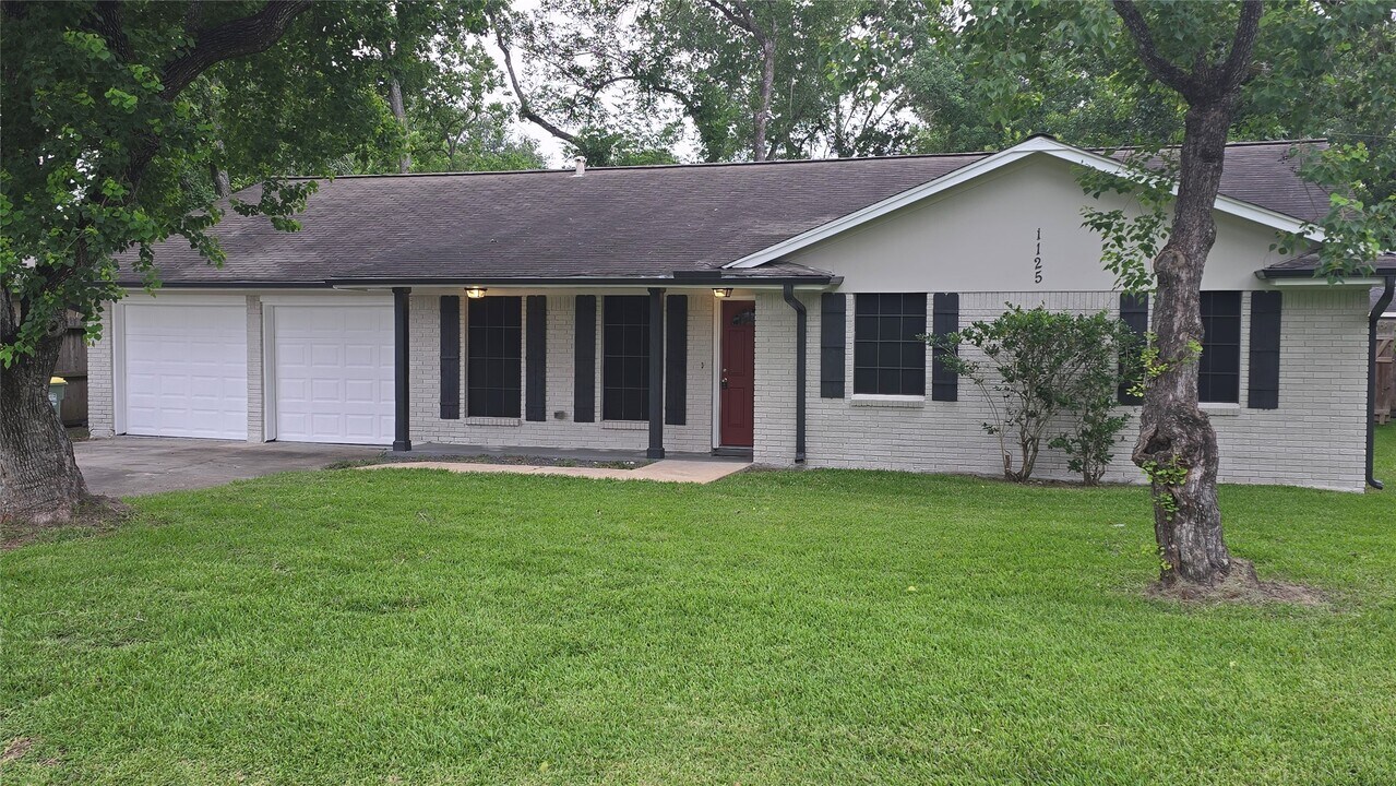 1125 Robert St in Pearland, TX - Building Photo
