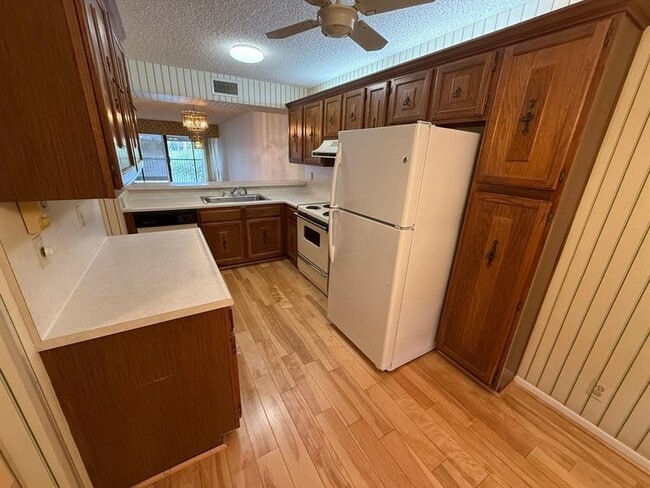 6215 Coral Lake Dr in Margate, FL - Building Photo - Building Photo