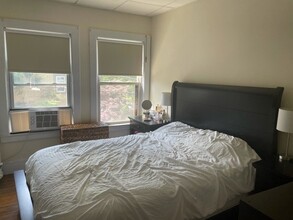 27 Forest St, Unit 1 in Cambridge, MA - Foto de edificio - Building Photo