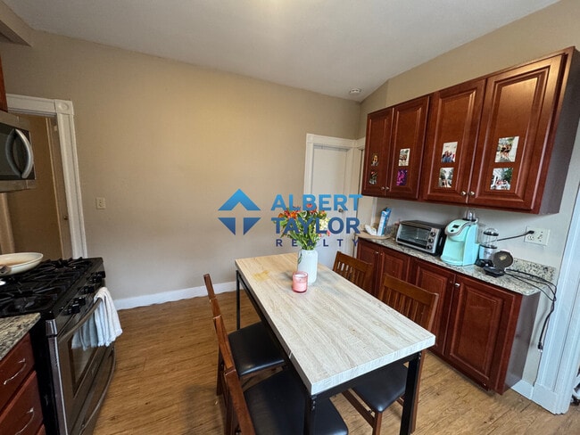 8 Sunset St, Unit 1 in Boston, MA - Building Photo - Building Photo