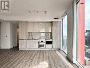180 Front St E in Toronto, ON - Building Photo - Building Photo