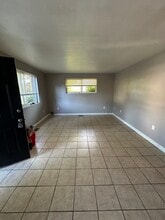 8611 Devon St, Unit A in Norfolk, VA - Foto de edificio - Building Photo
