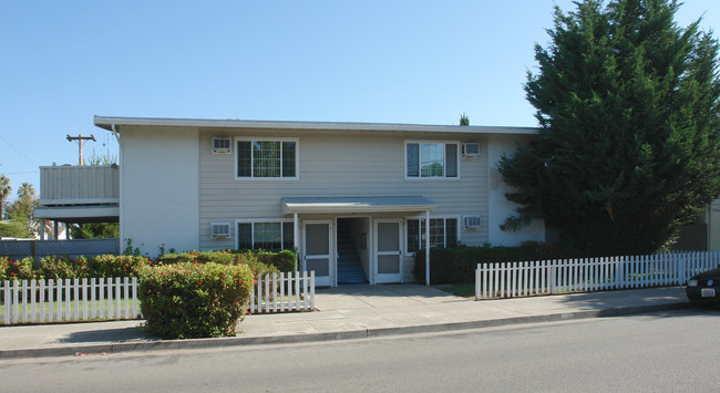 675 W Sunnyoaks Ave in Campbell, CA - Foto de edificio - Building Photo